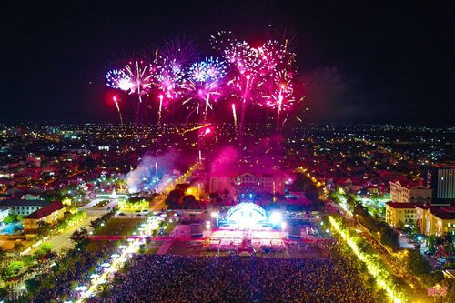 Dàn ca sỹ nổi tiếng tham gia chương trình 'Chào năm mới 2024' tại Hà Tĩnh