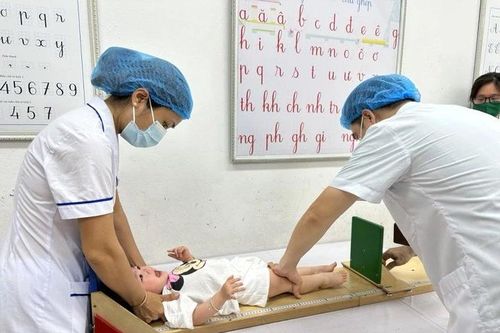 Trẻ em sẽ được uống miễn phí vaccine phòng bệnh Rotavirus trong 2024
