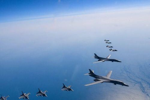 Mỹ triển khai máy bay ném bom B-1B tham gia tập trận với Hàn Quốc và Nhật Bản