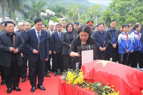Truy điệu, an táng hài cốt liệt sĩ quân tình nguyện Việt Nam hy sinh tại Lào
