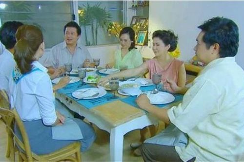 Chị dâu sống ở thành phố khoe mỗi tháng tiêu hết có 6 triệu, tôi bảo vợ học theo nhưng cô ấy hỏi lại một câu khiến chị em cãi nhau ầm ĩ