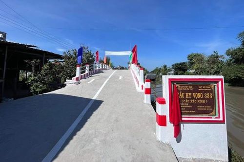 Hoàn thành 100 cây cầu 'nâng bước em tới trường' trong năm 2023