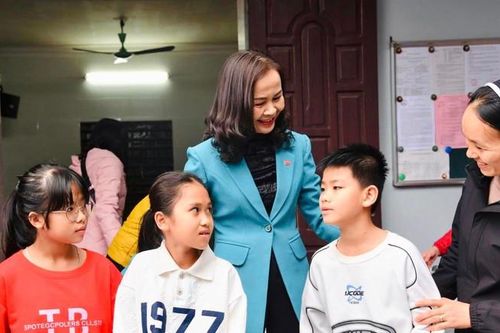Hà Tĩnh: Thăm hỏi, tặng quà các nhà dòng và cán bộ Hội vùng giáo nhân dịp Giáng sinh