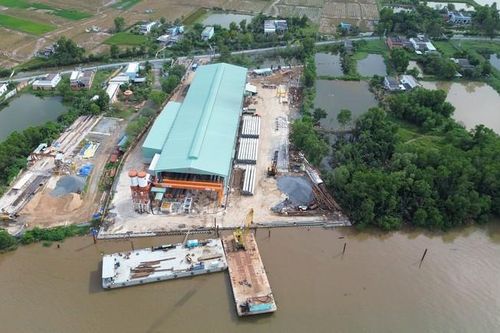 Long An: Nhà xưởng hơn 3.000 m2 'mọc' trên đất nông nghiệp
