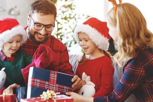 Những món quà đong đầy yêu thương giữa mùa Noel ở Đức