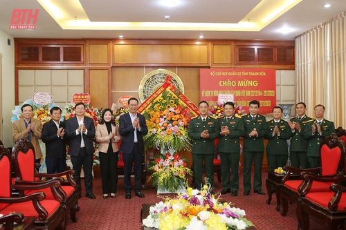 Phó Bí thư Tỉnh ủy Trịnh Tuấn Sinh chúc mừng Bộ Chỉ huy Quân sự tỉnh nhân dịp kỷ niệm 79 năm Ngày thành lập Quân đội nhân dân Việt Nam