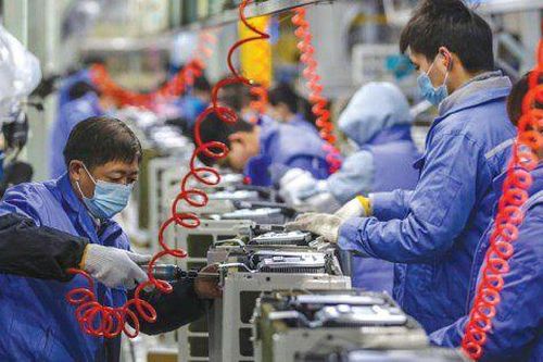 Ba thách thức năm 2024: Quá phụ thuộc vào FDI, nguồn nhân lực và 'cục máu đông' bất động sản