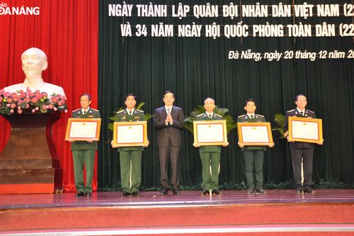 Gặp mặt hơn 2.000 cán bộ quân đội nghỉ hưu cấp đại tá, thượng tá