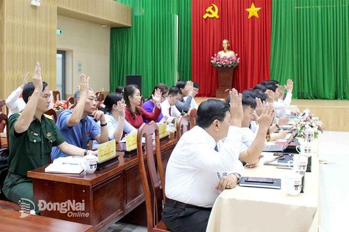 Kỳ họp cuối năm HĐND TP.Biên Hòa: Ông Huỳnh Tấn Đạt và ông Đỗ Khôi Nguyên đạt 100% phiếu tín nhiệm cao