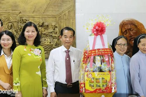 Chủ tịch HĐND tỉnh Thái Bảo chúc mừng Giáng sinh các tổ chức, chức sắc tôn giáo