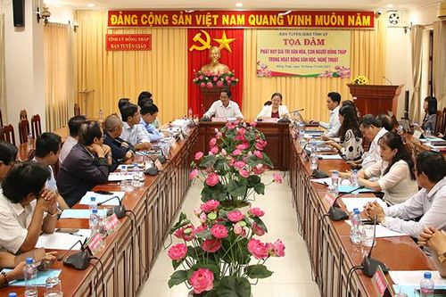 Phát triển văn học, nghệ thuật gắn với xây dựng văn hóa con người Đồng Tháp nghĩa tình, năng động, sáng tạo