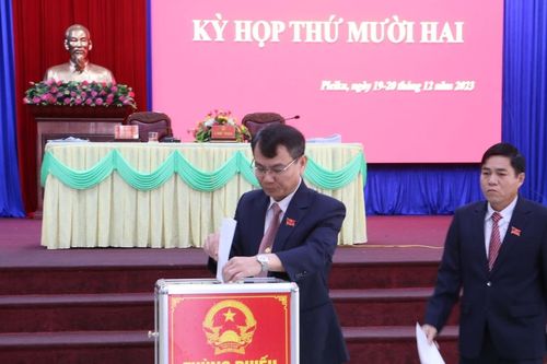 Ông Trịnh Duy Thuân-Ủy viên Ban Thường vụ Tỉnh ủy, Bí thư Thành ủy, Chủ tịch HĐND TP. Pleiku có 94,12% phiếu đánh giá 'Tín nhiệm cao'