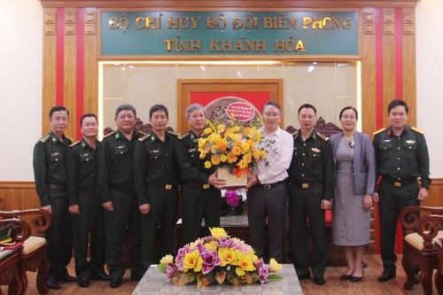 Bí thư Tỉnh ủy Nguyễn Hải Ninh thăm, chúc mừng các đơn vị quân đội