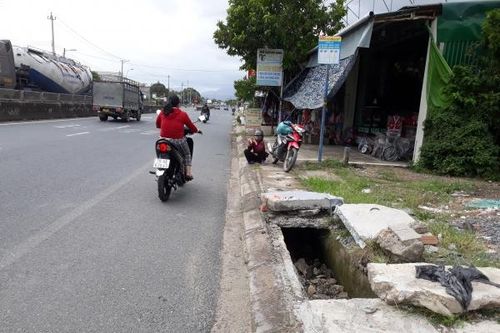 Nắp đậy mương thoát nước bị bể