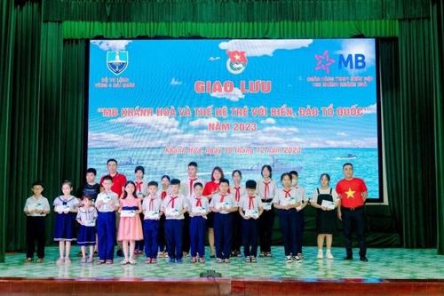 MB Bank cùng sinh viên Khánh Hòa với biển, đảo Tổ quốc