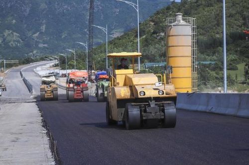 Công trình đường bộ cao tốc Cam Lâm - Vĩnh Hảo: Đẩy nhanh tiến độ thi công