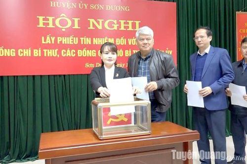 Sơn Dương tổ chức lấy phiếu tín nhiệm đối với các đồng chí Thường trực Huyện ủy
