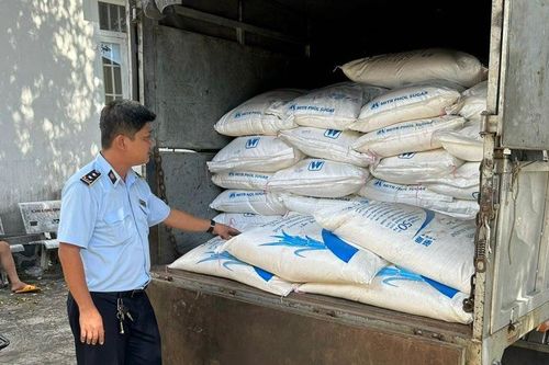 Thu giữ 6.400 kg đường cát nhập lậu đang trên đường vận chuyển qua địa bàn Tây Ninh