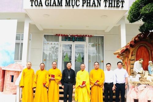 Bình Thuận: Ban Trị sự Phật giáo tỉnh chúc mừng Giáng sinh 2023 đến Giáo phận Phan Thiết