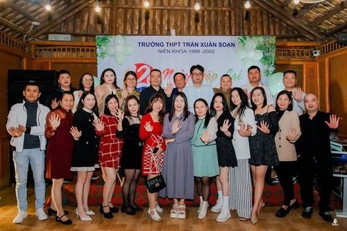 Họp lớp sau 21 năm của một trường THPT tại Thanh Hóa: Có mặt đông đủ cả cô và trò
