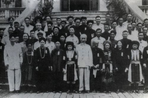 'Nền có vững nhà mới chắc chắn, gốc có tốt cây mới tốt tươi'