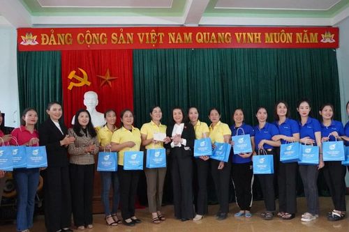 Quảng Bình: Đoàn ĐBQH tỉnh tiếp xúc cử tri hội viên phụ nữ công giáo và đồng bào dân tộc thiểu số