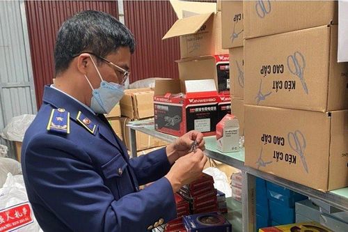 Hà Nội: Tạm giữ gần 10.000 sản phẩm có dấu hiệu vi phạm
