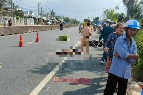 Va chạm với xe khách trên đường đến trường, 2 mẹ con thương vong