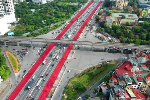 Ùn tắc do cầu vượt thép Mai Dịch lỡ tiến độ