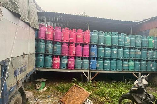 Đột kích tụ điểm nghi san chiết gas trái phép
