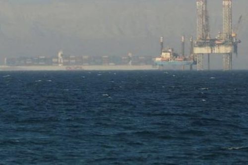 Giá dầu tăng khi lực lượng Houthi tiếp tục tấn công ở Biển Đỏ