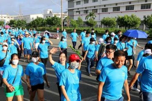 10.000 người đi bộ gây quỹ ủng hộ công nhân khó khăn dịp Tết