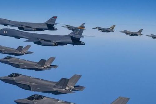 Mỹ triển khai máy bay ném bom B-1B sau vụ Triều Tiên phóng ICBM