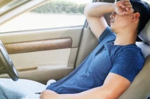 Vì sao ngủ trong ô tô bật điều hòa có thể gây tử vong?