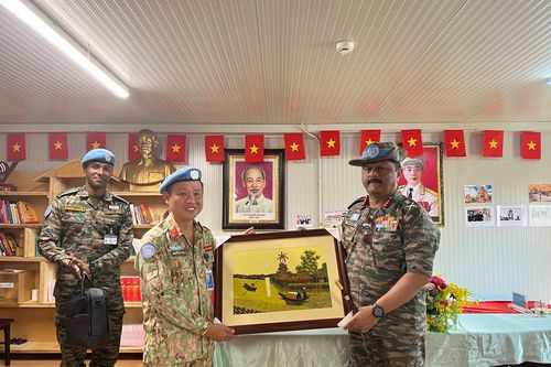 Tư lệnh Lực lượng Quân sự Phái bộ UNMISS thăm và làm việc với Bệnh viện dã chiến cấp 2 số 5