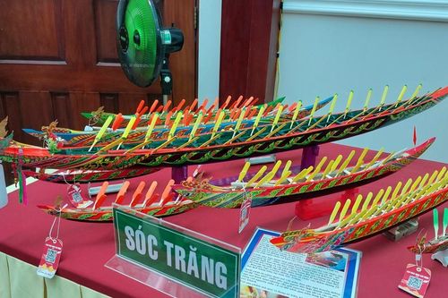 Chàng trai Sóc Trăng 'hô biến' chiếc ghe gho thành mô hình như thật