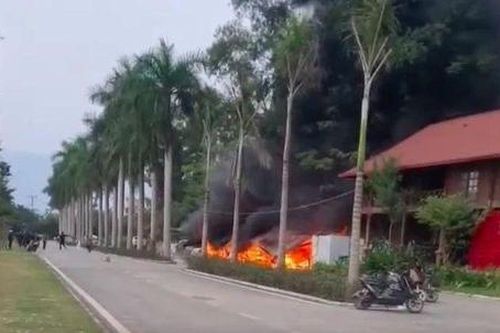 Cháy nhiều xe điện trong khu du lịch Vườn Vua (Phú Thọ)