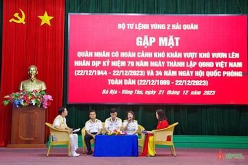 Vùng 2 Hải quân gặp gỡ quân nhân có hoàn cảnh khó khăn