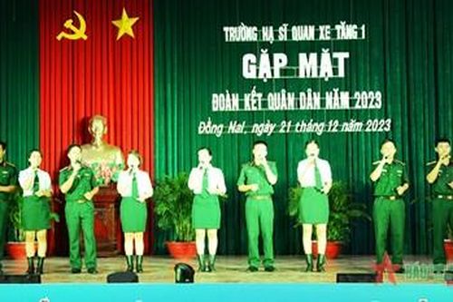 Trường Hạ sĩ quan Xe tăng 1 gặp mặt đoàn kết quân dân năm 2023