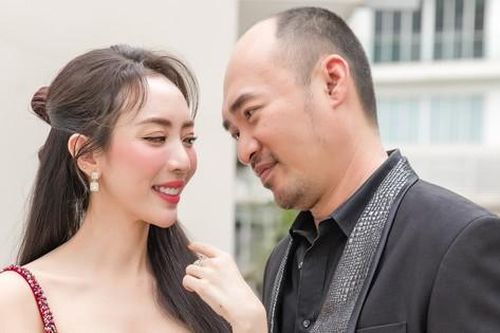 Hé lộ loạt khoảnh khắc 'ngọt hơn mật' của 'cặp đôi trăm tỷ', netizen réo gọi 'chồng nhà người ta'