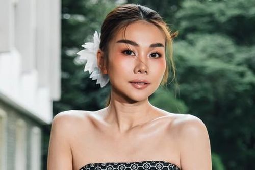 Xứng danh 'siêu mẫu đắt show diễn vedette hàng đầu showbiz Việt', Thanh Hằng gây ấn tượng khoe vai trần nuột nà