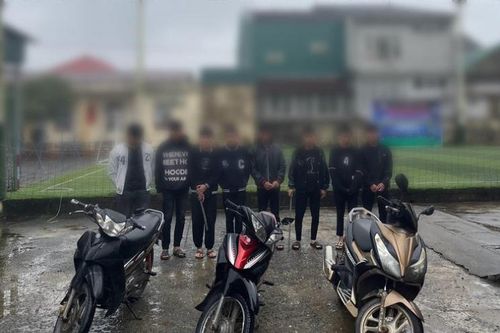 Hà Tĩnh: Bắt nhóm đối tượng bịt khẩu trang, dùng hung khí chém người