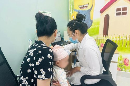 Tránh sai lầm trong giữ ấm cho trẻ