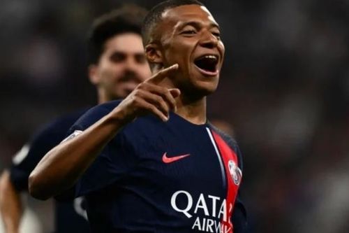 Mbappe rực sáng, PSG vững ngôi đầu bảng Ligue 1