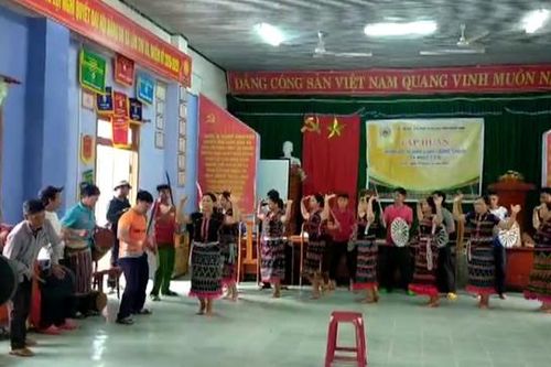Tập huấn bảo tồn nhạc cụ truyền thống cho dân tộc Gié Triêng, Cơ Tu