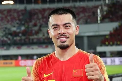 Tiền vệ nhập tịch tuyển Trung Quốc bị gán mác 'kẻ đào tẩu' vì xin rời đội trước thềm Asian Cup 2023