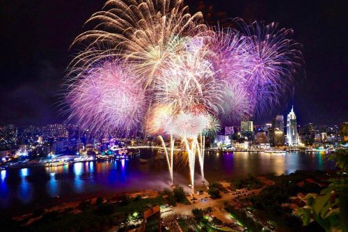 Người TPHCM ngắm pháo hoa, xem Countdown đón năm mới ở đâu?