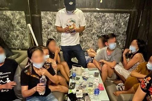 Đột kích sòng bạc quy tụ nhiều 'quý bà' ở phố tây Bùi Viện