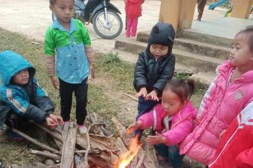 Sương mù, giá rét bao trùm Mường Lát