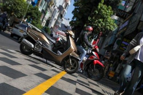 Cận cảnh loạt tuyến phố ở TPHCM kẻ vạch vỉa hè chuẩn bị cho thuê
